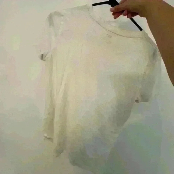 Levi’s Tshirt - Picture 2 of 4